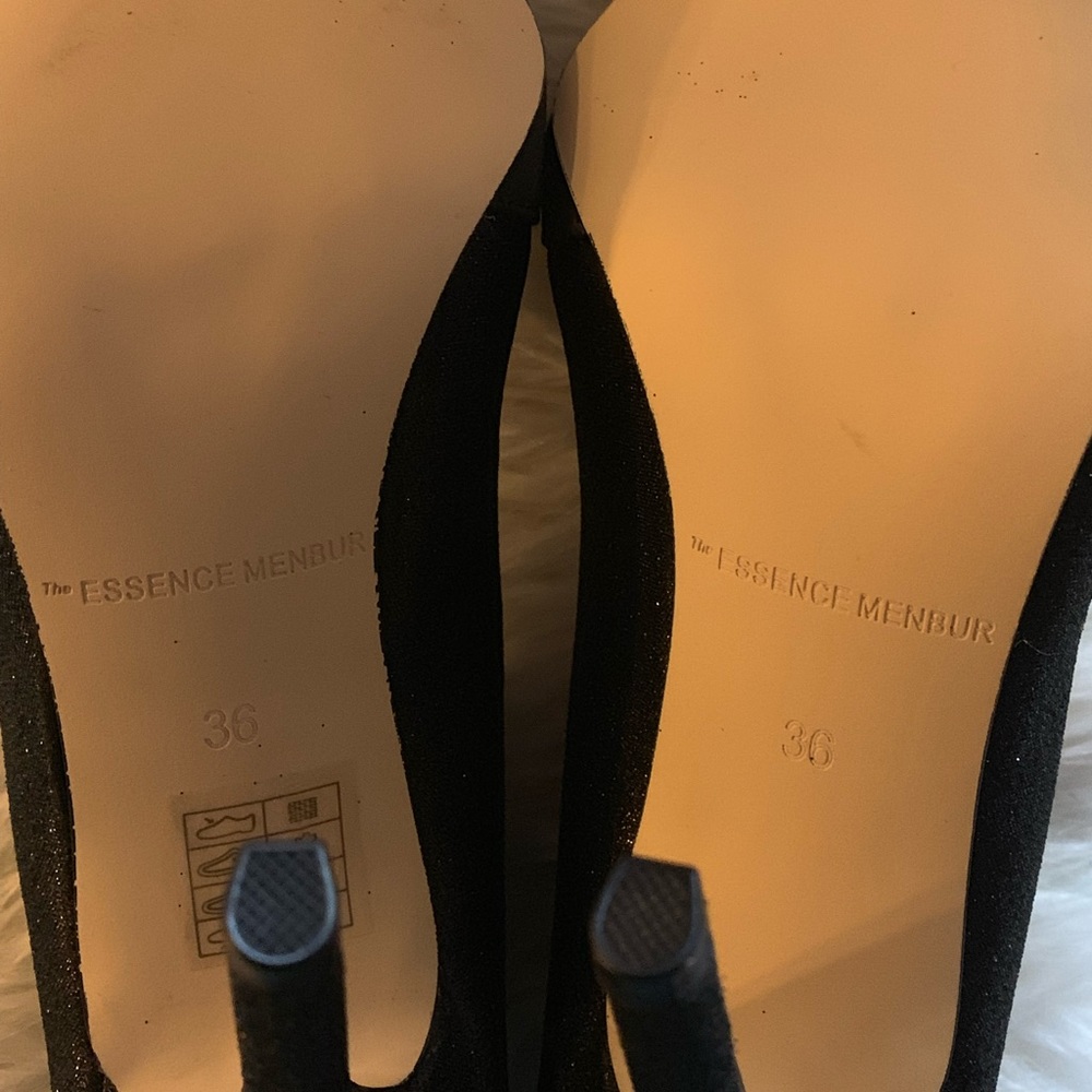 Pumps - Picture 2 of 4